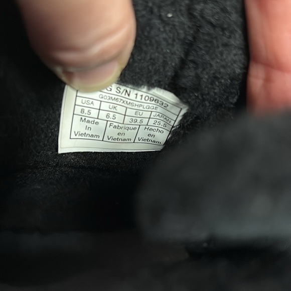 UGG Priya Plush Sneaker Boot Black Women’s Size 8.5 - Picture 6 of 7